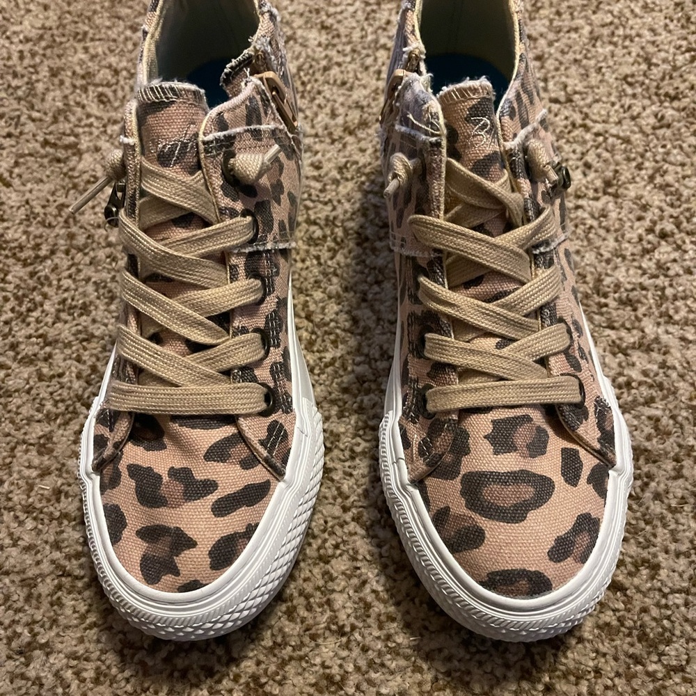 New Blowfish Lepoard Sneaker, Size 8